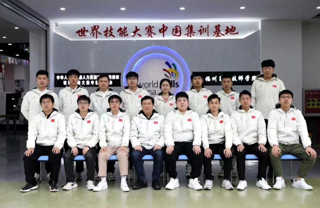 世界级数控大赛，中国青年车铣封王！